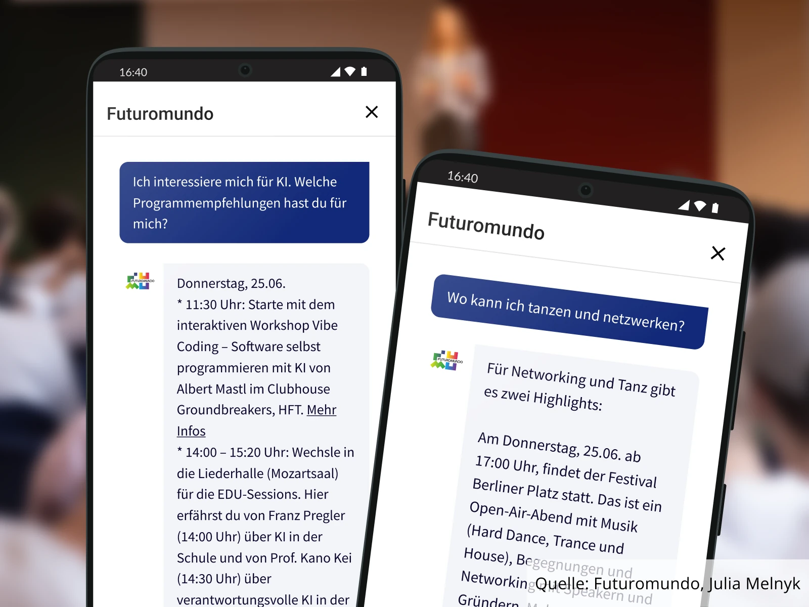 smapbot-Mockups mit einer Konferenz im Hintergrund